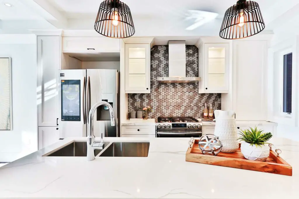 Kitchen Countertop Confusion: Soapstone or Marble - Which is Right for You?