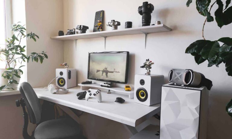 The Small Bedroom Gaming Room: The Complete Guide (With 31+Examples)
